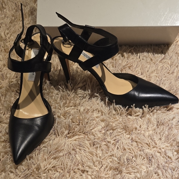 Saks Fifth Avenue Italian White Packaging - Picture 8 of 8